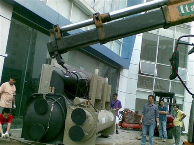 宜兴市随车吊和汽车吊的核心区别是什么？哪种更省钱？