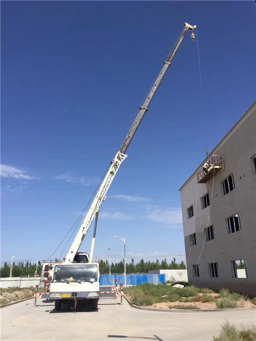 宜兴市“轻装强干”—— 吊车的 “轻量化臂架” 技术