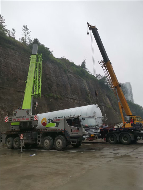 宜兴市“不怕风雨冻”—— 吊车的 “恶劣环境适应” 技术